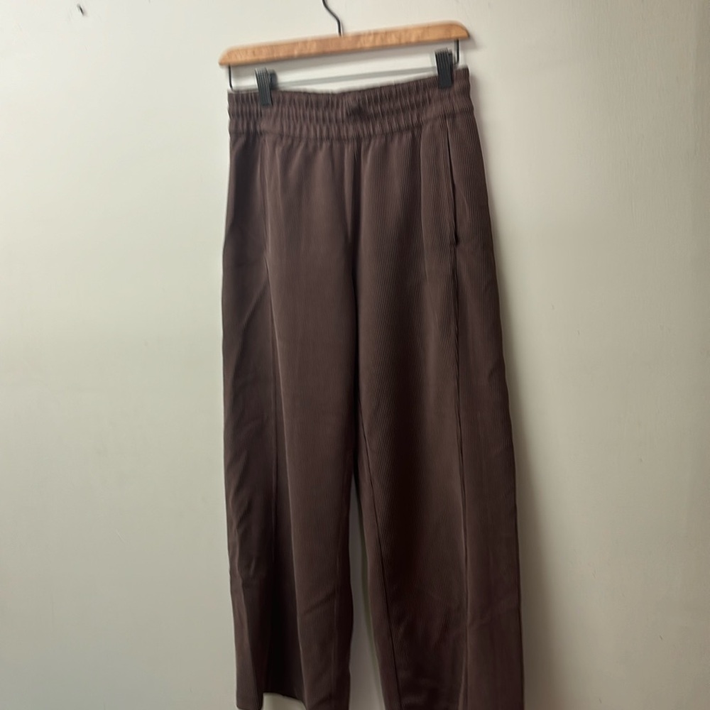 Lululemon Ribbed softstream mid rise wide leg crop pant 6